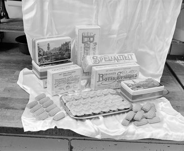 884999 Afbeelding van het assortiment verpakkingen voor Bergman's Botersprits, dat alleen gebakken mag worden door ...